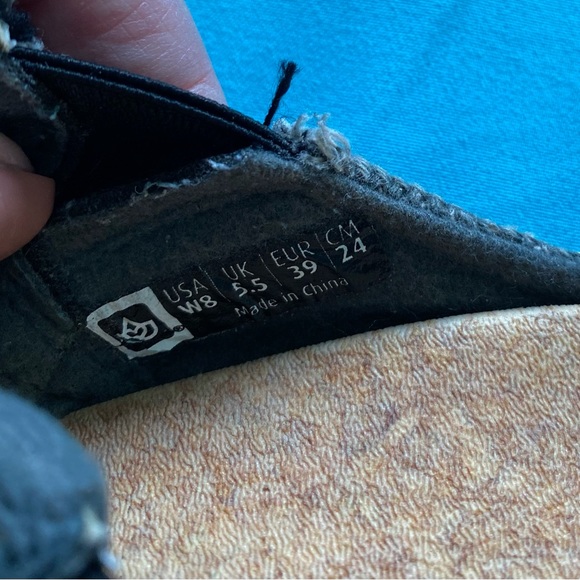 Ladies slip on shoes - Picture 4 of 4